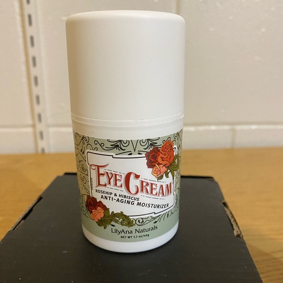 LilyAna Naturals rosehip and hibiscus anti-aging brightening eye cream - Picture 5 of 9